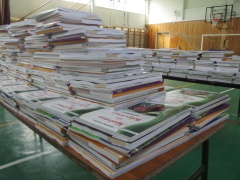 tankönyv osztás (tankönyv osztás)