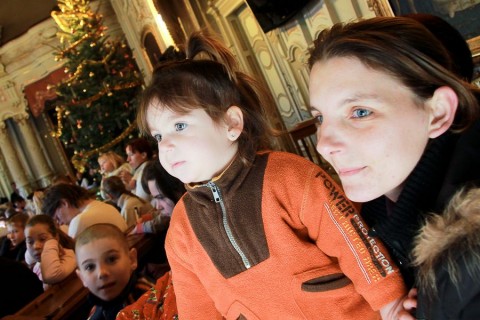 Anyuka a kislányával (szegedi közgyűlés, karácsony, gyerekek, )