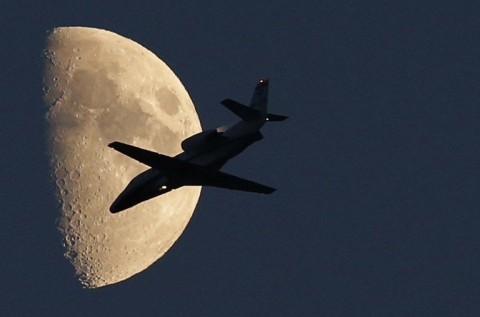 Cessna (cessna, kisgép, repülő, hold, )