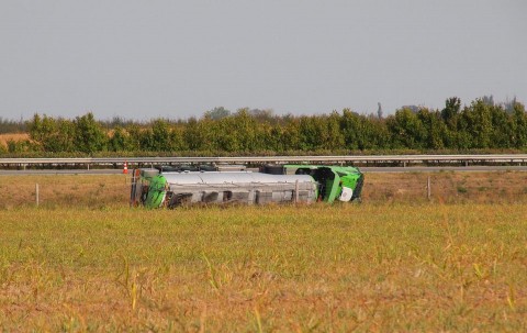 Felborult-tartalykocsi(210x140)(2).jpg (ingyenes, tartálykocsi, m5,)