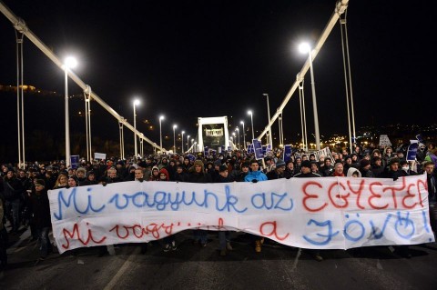 Hallgatói tüntetés, Erzsébet híd (hallgatói tüntetés, erzsébet híd, )