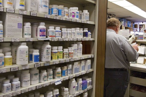 Online patika (Patika, gyógyszertár, )