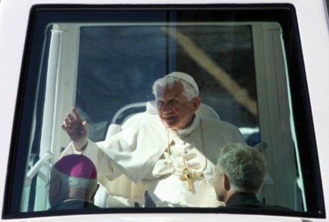 Pápamobil (pápamobil, xvi. benedek pápa, )