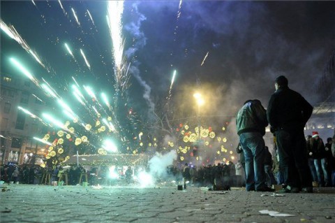 Szilveszter-ejszaka(960x640)(1).jpg (mentő, szilveszter, petárda, )