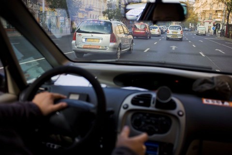Taxi sofőr gépjárművezető oktató (Taxi, Sofőr, Vezető, Tanuló,)