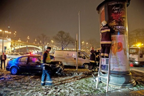 baleset a margit hídnál (rosszul lett, baleset, margit híd, )