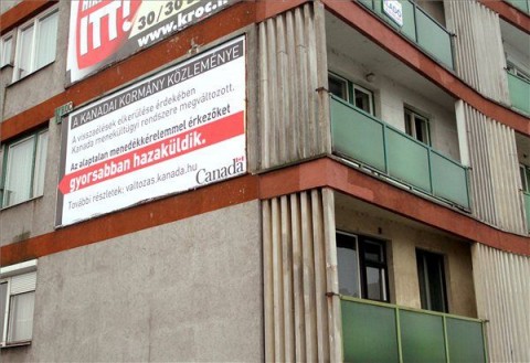 kanadai küvetség plakátja miskolcon (miskolc, menekült, kanada, )