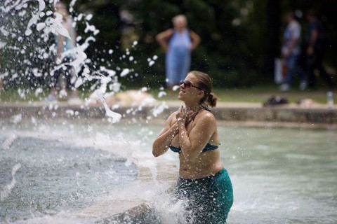 kánikula (kánikula, meleg, hőség, nyár, víz, szökőkút)