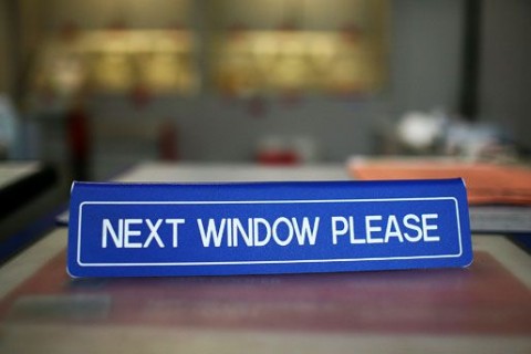 következő ablakhoz tessék (ablak, iroda, ügyintézés)