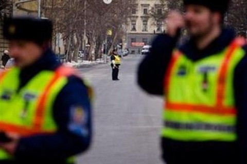 rendorok(1)(960x640).jpg (rendőr, )