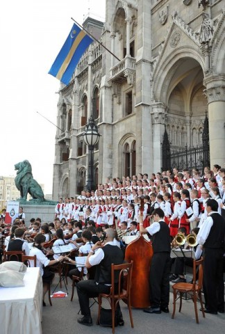 szekely-zaszlo(210x140)(2).jpg (székely zászó )