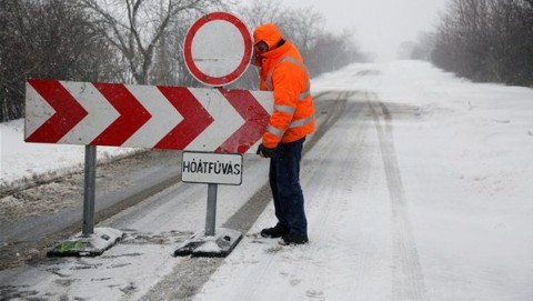 útlezárás (útlezárás, hóátfúvás, )
