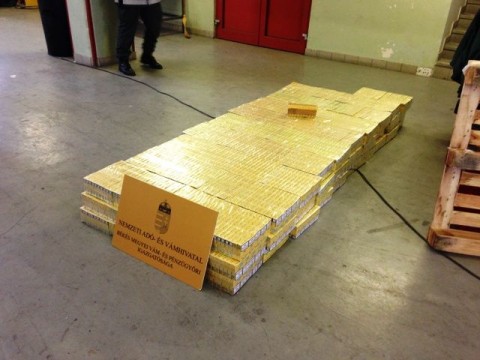 Csempészett cigi Röszkén (Csempészett cigi Röszkén)