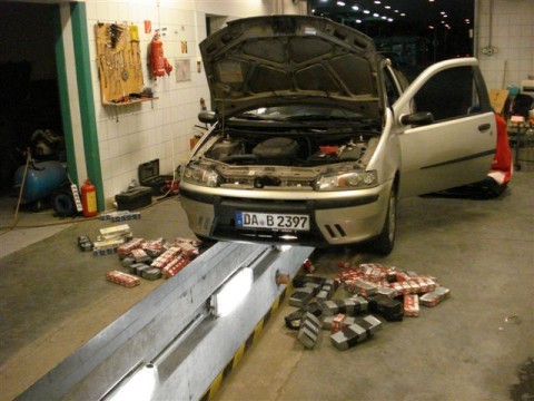 Csempészett cigi Röszkénél (Csempészett cigi Röszkénél)