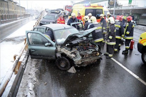 Karambol az Üllői úti felüljárón (karambol, baleset, )