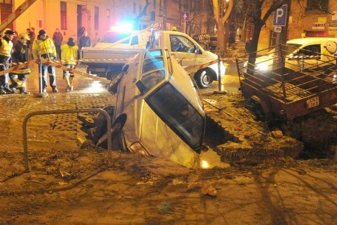 beszakadt-uttest(960x640)(1).jpg (beszakadt, kráter, csőtörés, )