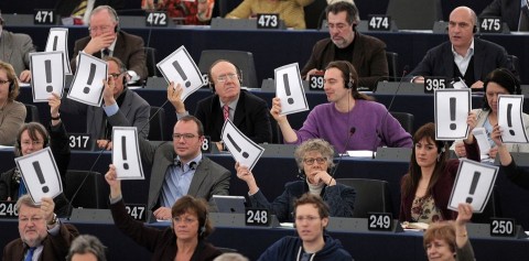 felkiáltójelek (alkotmánymódosítás, európai parlament, felkiáltójel, )