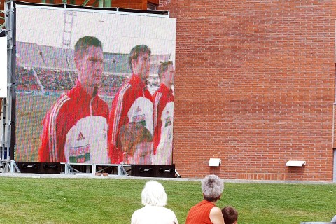 kivetítő (kivetítő, )