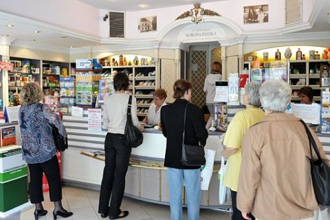 patika (patika, gyógyszertár, )