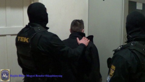 terrorelhárítási központ - elfogás (terrorelhárítási központ, elfogás, )
