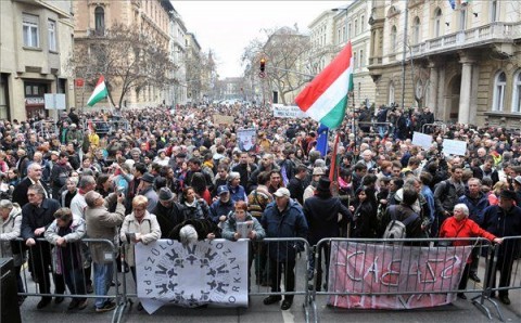 tüntetés (alkotmány, )