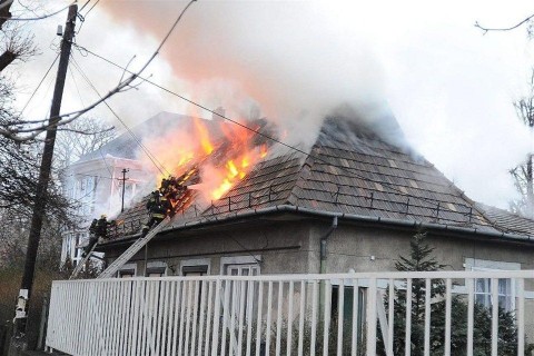 tuz-Budapesten(960x640)(1).jpg (tűz, családi ház, budapest, )