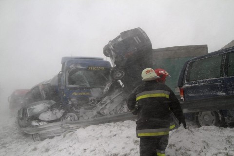 tűzoltók március 14-én (havazás, tűzoltó, )