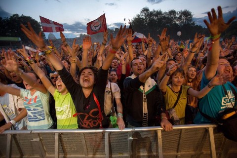 világzenei színpad (világzenei színpad, sziget, közönség)