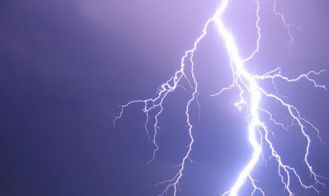 villam(1)(210x140)(2).jpg (villámcsapás, agyagosszergény, focimeccs, vihar, )