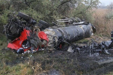 Tartalykocsi-baleset-az-M7-esen(960x640).jpg (Tartálykocsi baleset az M7-esen)