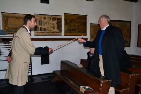 Újra iskolapadban a Nobel-díjas professzor (Újra iskolapadban a Nobel-díjas professzor)