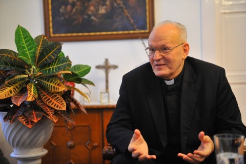 erdo-peter(1)(960x640)(2).jpg (erdő péter, )