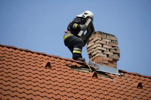 földrengés,  (földrengés, )