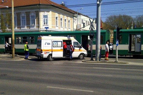 gázolt a hév (hév, mentő)