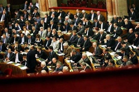 kepviselok-a-parlamentben(2)(960x640).jpg (képviselők, parlament, )