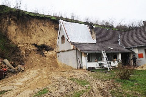 löszfal (löszfal, )