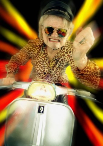 mérges néni (mérges, idős, nyugdíjas, )