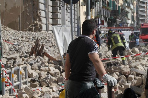 összedőlt épület (összedőlt épület)