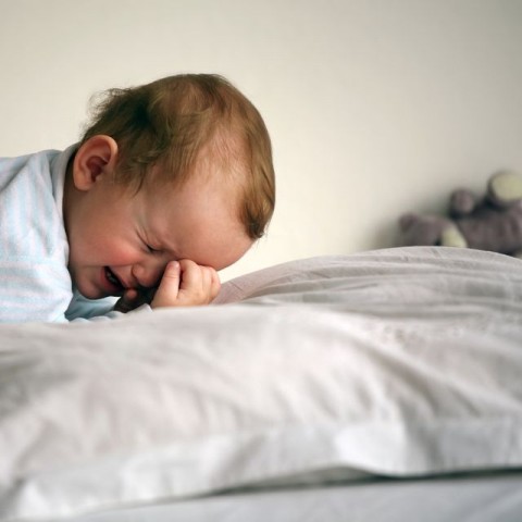 síró gyerek (sírás, gyerek, baba, )