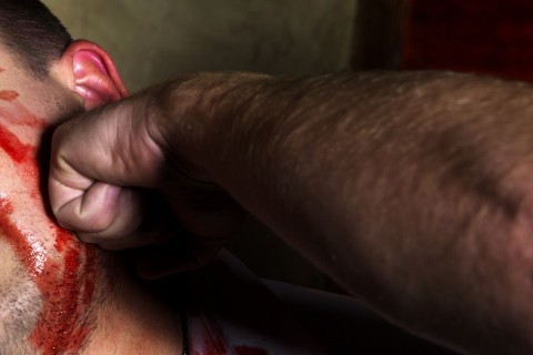 ütés (verés, ököl, )