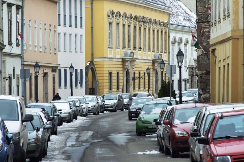 vár - parkolás (vár, úri utca, parkolás, autó, )