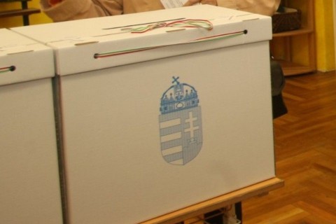 voksolás (szavazás, urna, )