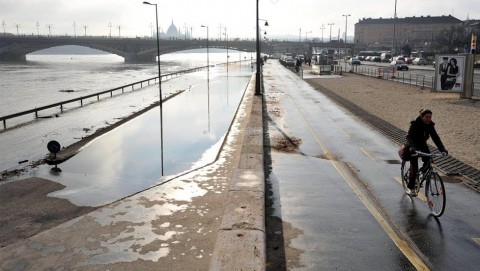 Arviz-Budapesten(960x640).jpg (árvíz, rakpart, dunai árvíz)