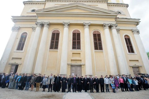 Élőlánc Kolozsváron (élőlánc, kolozsvár, templom, tiltakozás, )