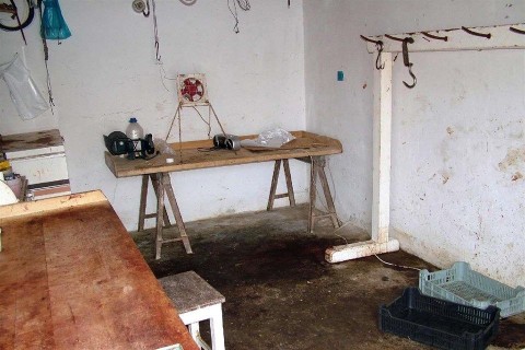 Illegalis-vagohidat-buktattak-le-a-rendorok-Szarvason(960x640).jpg (rendőr, vágóhíd, mészáros, )