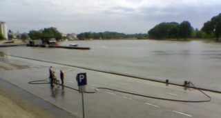 Mossák a szegedi rakpartot (Mossák a szegedi rakpartot)