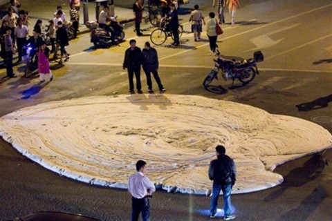 Nanking-hab(960x640).jpg (hab, aszfalt, )