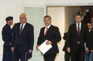 Orbán az alkotmánybíróságon (Orbán, alkotmány, Paczolai)