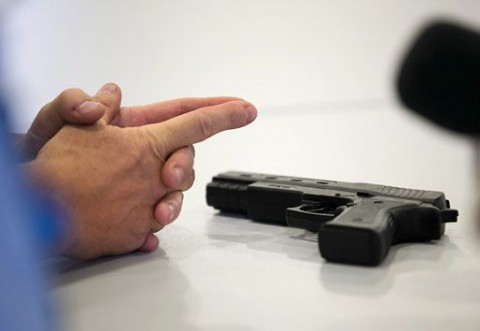 jatekpisztoly-a-BME-n(210x140)(1).jpg (játékpisztoly, pisztoly)