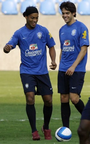 kaka-ronaldinho(960x640)(1).jpg (kaká, ronaldinho, )